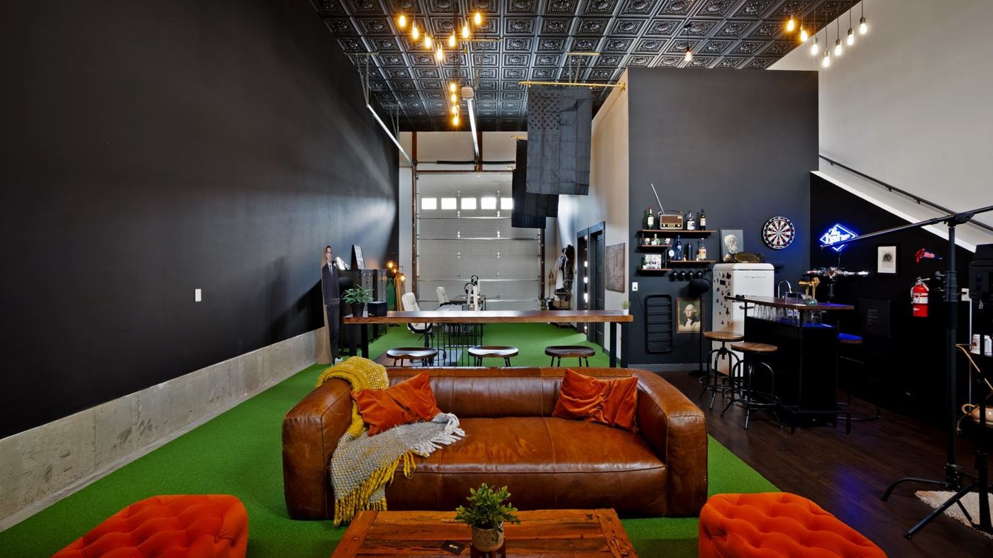 The bahlr studio lounge